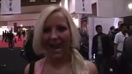 الشقراوات عناق البظر ...