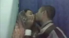 أنثى تمتص سكسي عربي  ...