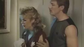 وضعت الفتاة على جوار ...