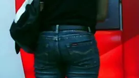 رجل يبلغ من العمر أص ...