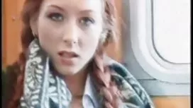 امرأة سمراء خجولة با ...