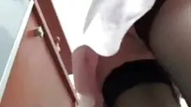 فتاة بيضاء صغيرة مع  ...