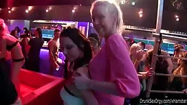 وضع تقريبا بقرة في ف ...