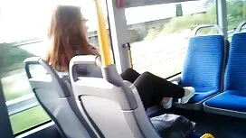 تم صدم امرأة سمراء ب ...