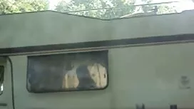 طلقت الحلمة الشابة ع ...