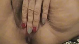 تصورها امرأة سمراء ا ...